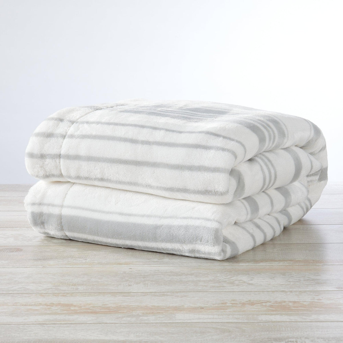 Great Bay Home Velvet Plush Sherpa Blanket, Kinsley Collection