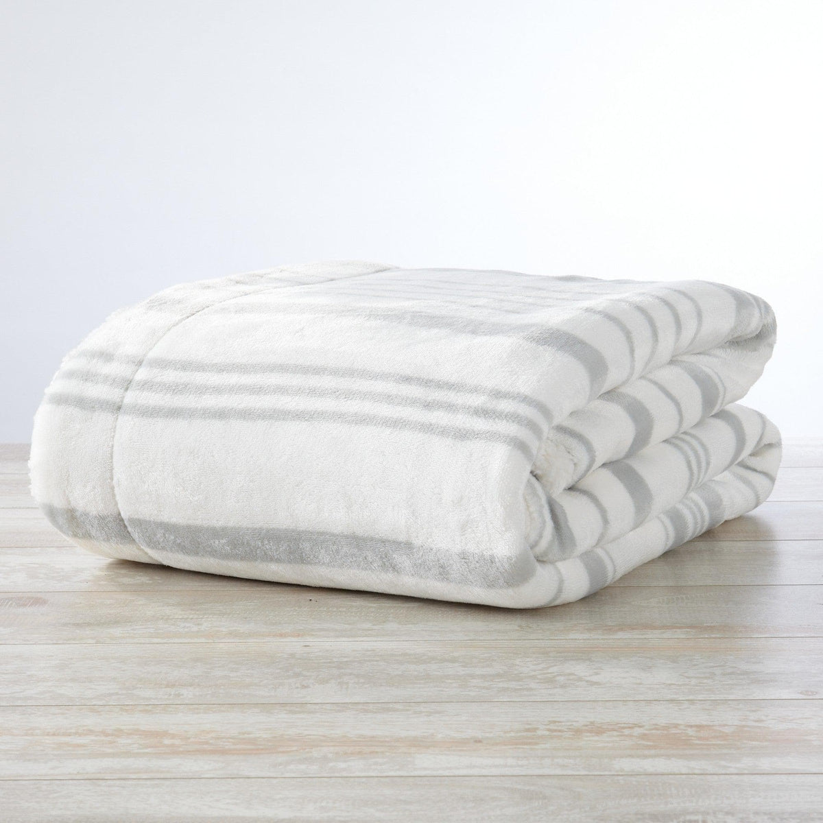 Great Bay Home Velvet Plush Sherpa Blanket, Kinsley Collection