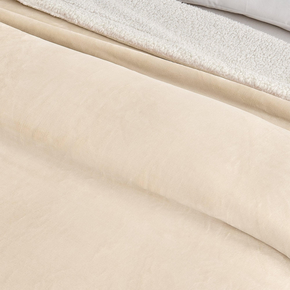 Great Bay Home Velvet Plush Sherpa Blanket, Kinsley Collection